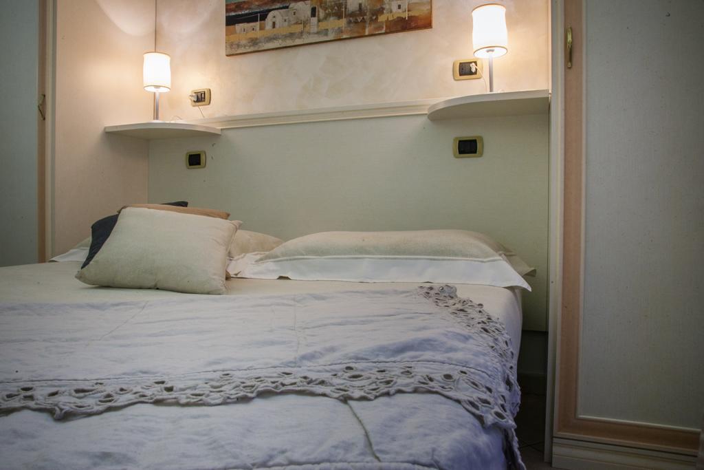 Pensione Degli Ulivi Porto SantʼElpidio Habitación foto