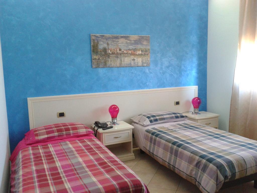 Pensione Degli Ulivi Porto SantʼElpidio Habitación foto
